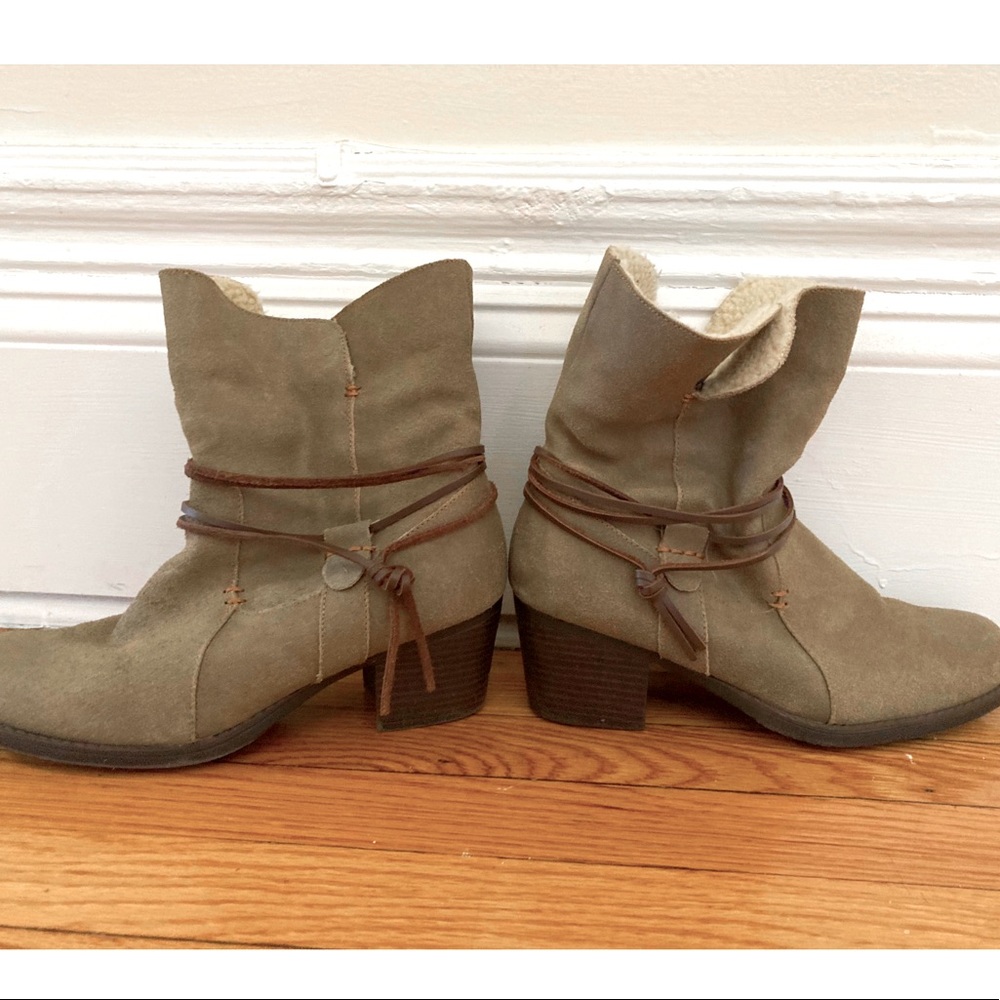 Sporto Tan Heeled Boots with Strap Detail - Picture 2 of 10